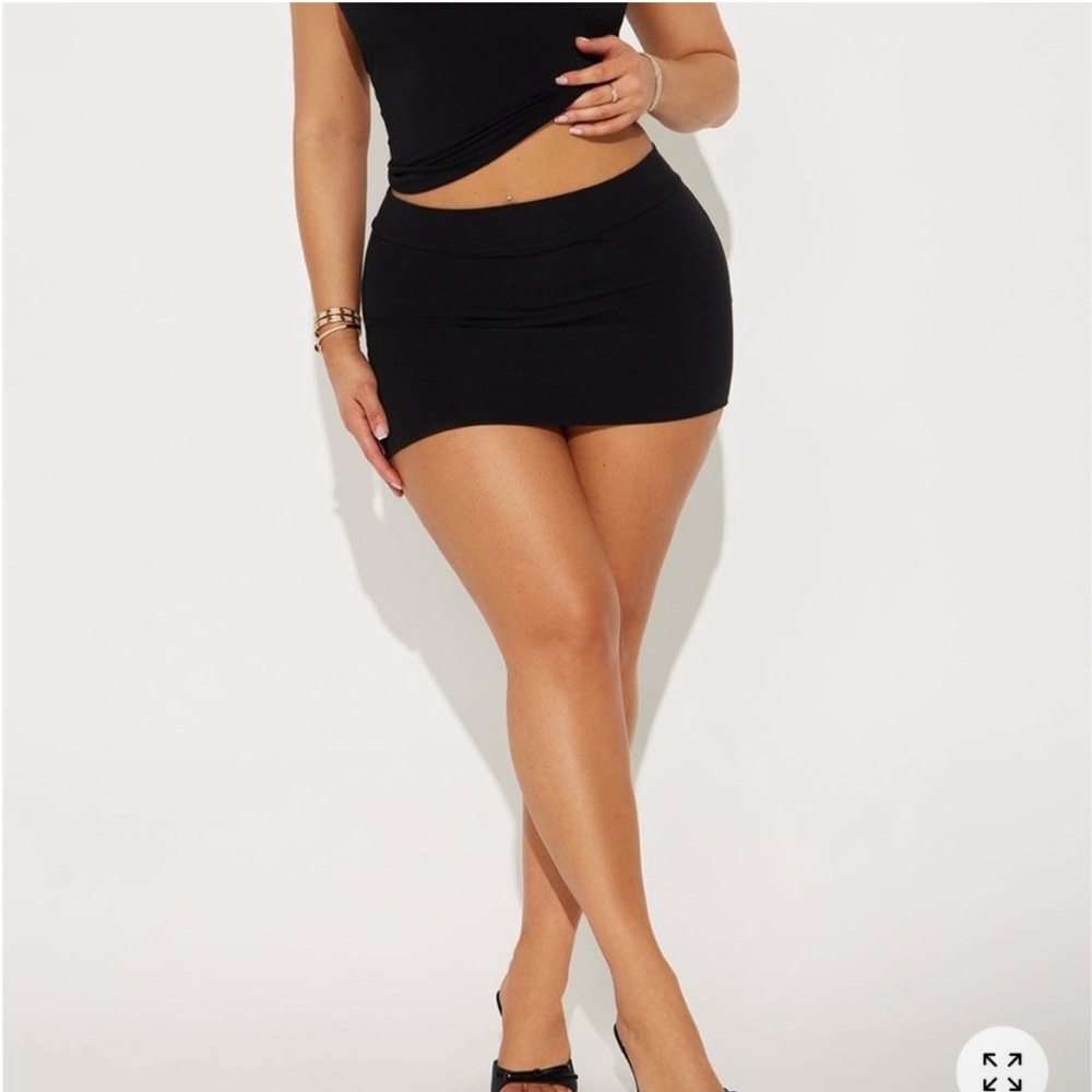 Fashion Nova Classic Black Pencil Skirt